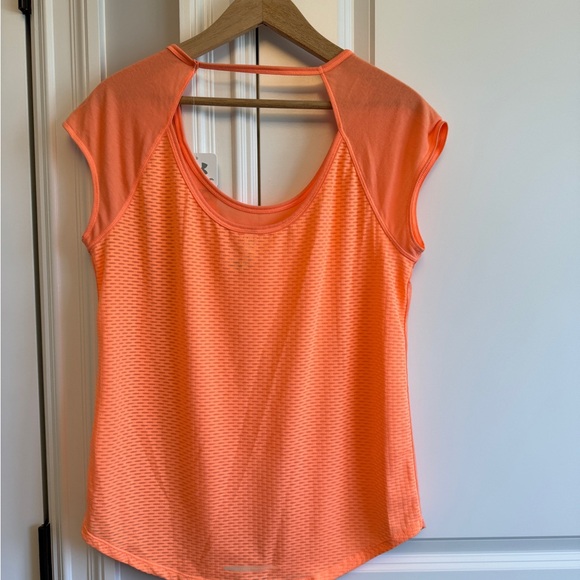 Under Armoir running shirt. Size M. NWT - Picture 5 of 7